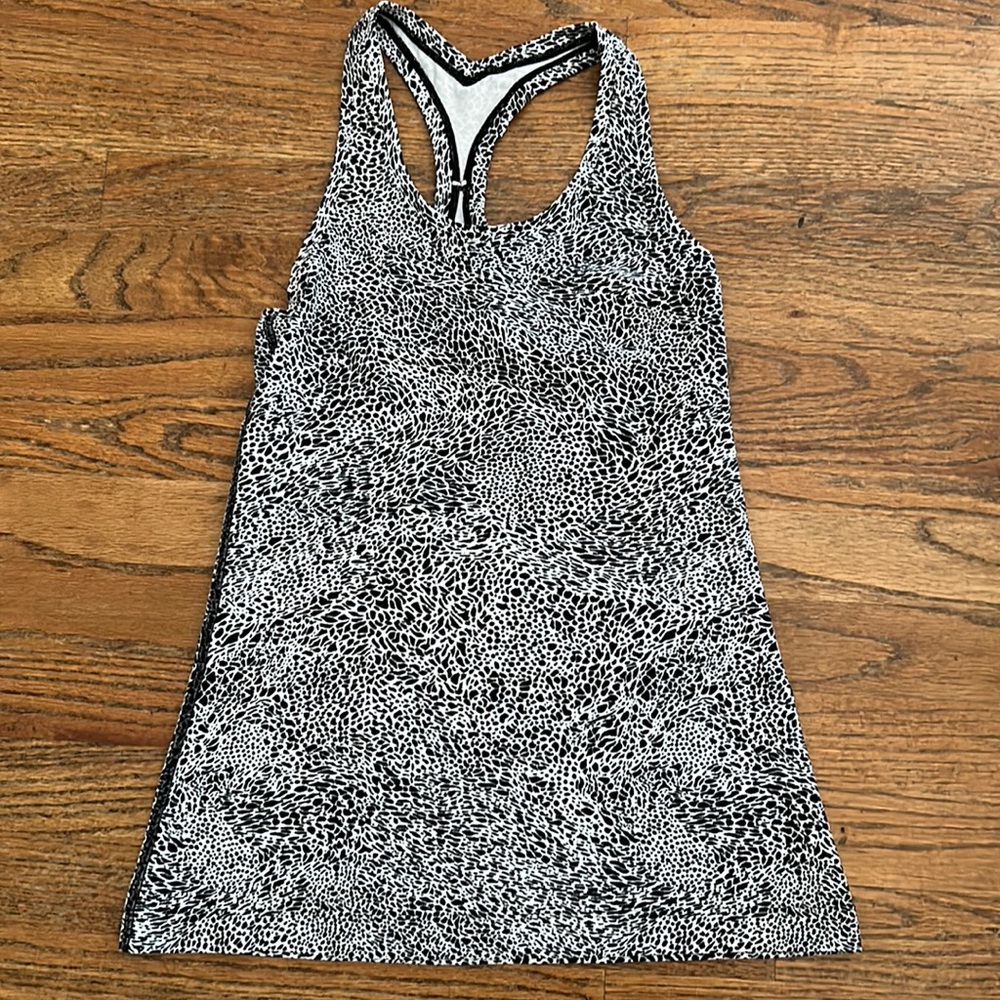 Lululemon tank black and white print size 6